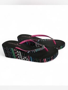 Montego Bay Club Black Platform Flip Flops with Pink Straps and print